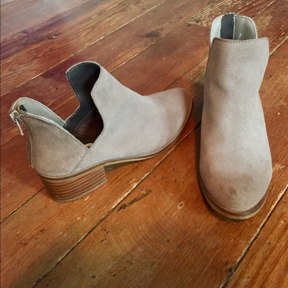 Steve Madden Lancaster Bootie - Picture 3 of 5